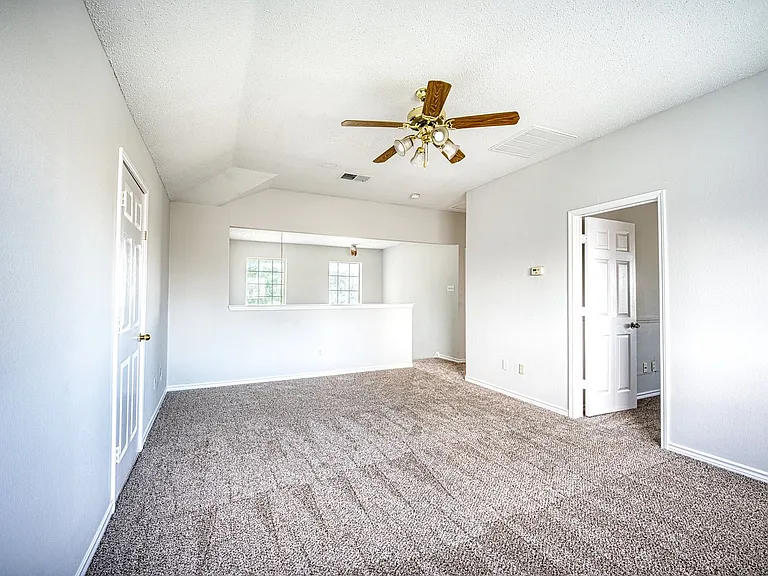 1532 Tanglewood Dr — Photo 13