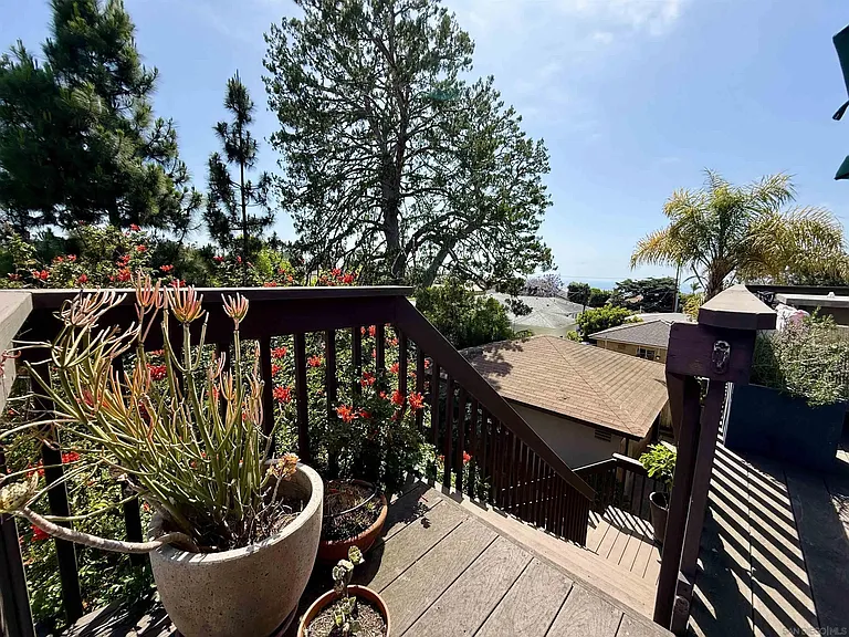 4221 Hill St — Photo 37