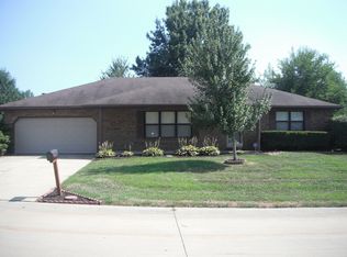 2220 Cotswold Cir, Belleville, IL
