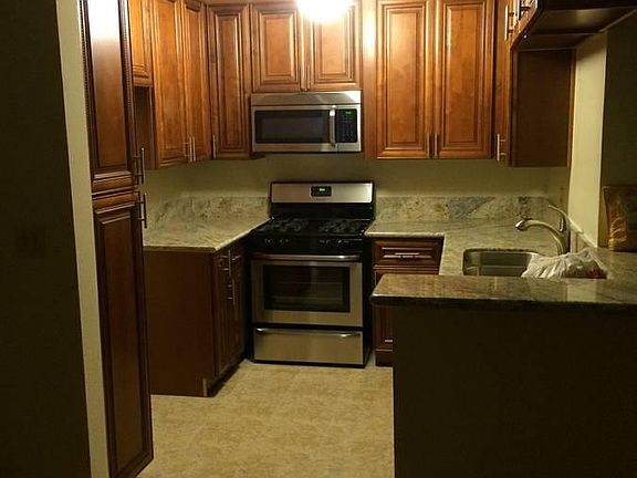 4th image of 1616 S Barrington Ave APT 203