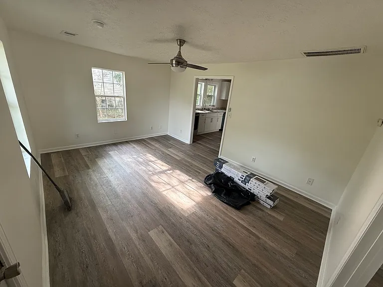 1125 E Rice Ln — Photo 4