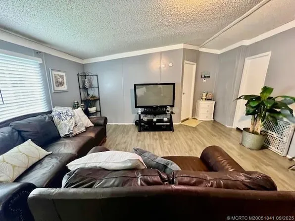 2410 NW 21st Ter, Boynton Beach, FL 33436