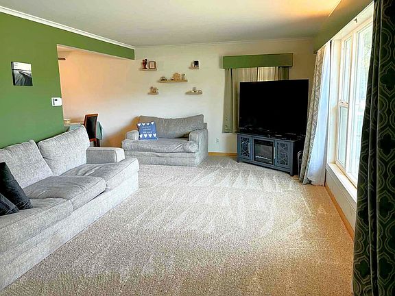 5th image of 106 NW Scott St