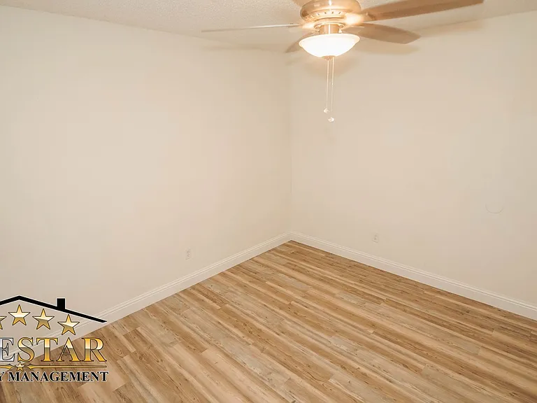 904 Valhalla Dr — Photo 14