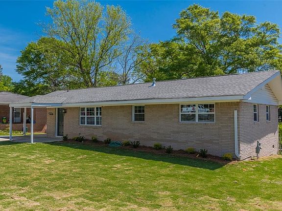 2nd image of 2028 Hillcrest Dr