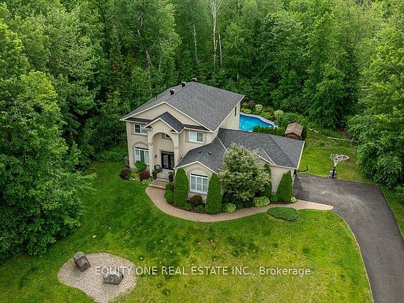3rd image of 133 Arbourbrook Blvd