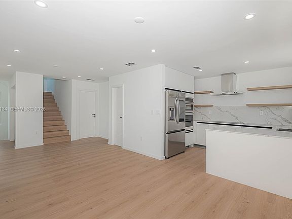 3rd image of 1975 Calais Dr APT 1