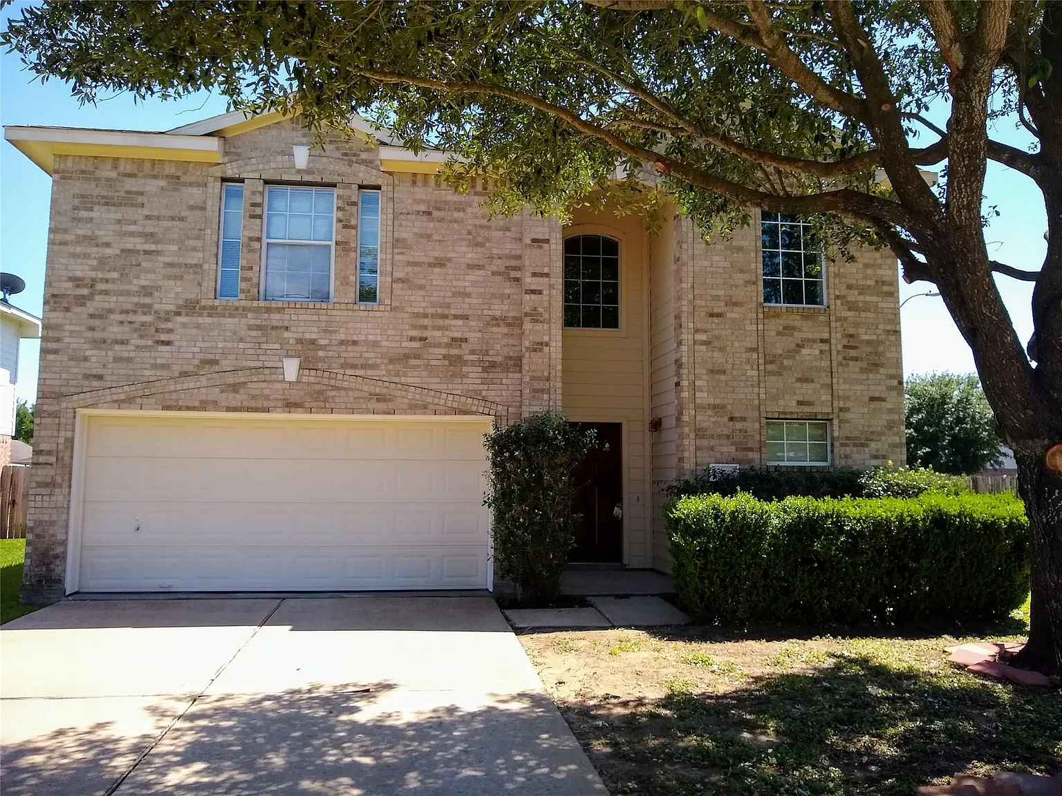 3 bed, 2.5 bath, 2060 sqft, $1,899 — Photo 1