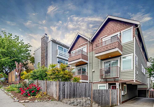1022B Taylor Ave N Photo 1
