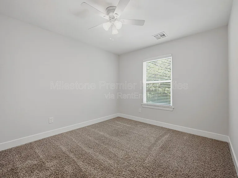 931 W Collins St — Photo 12