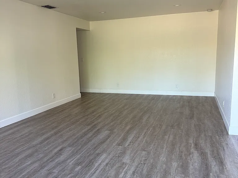 4724 Palm Ave — Photo 4