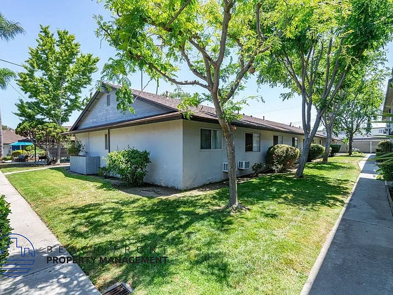217 South. Knott Avenue — Photo 4