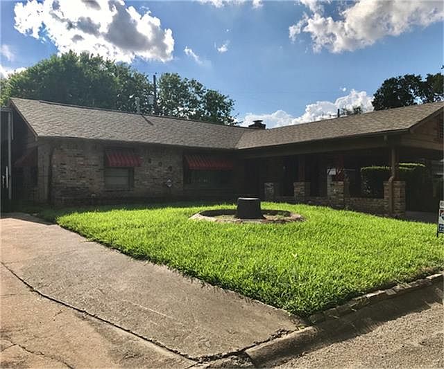 1st image of 605 Bank Dr