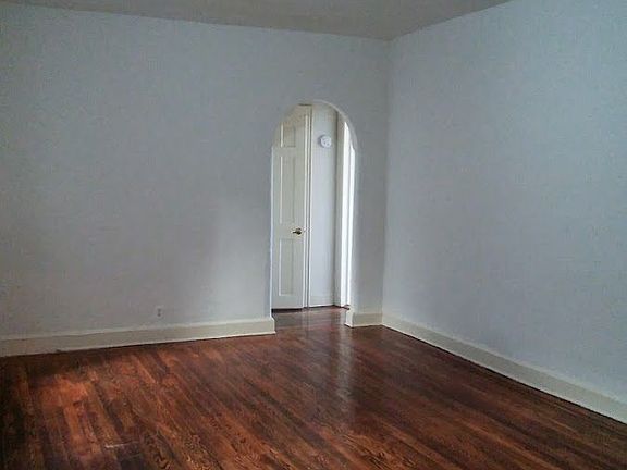 4th image of 4536 39th Pl APT 1E