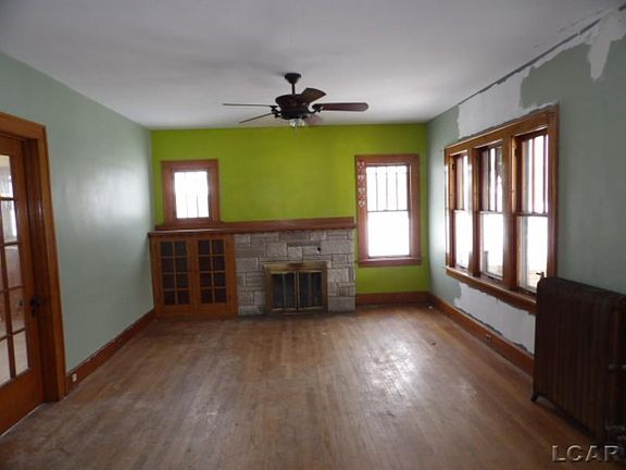 3rd image of 229 Clinton St