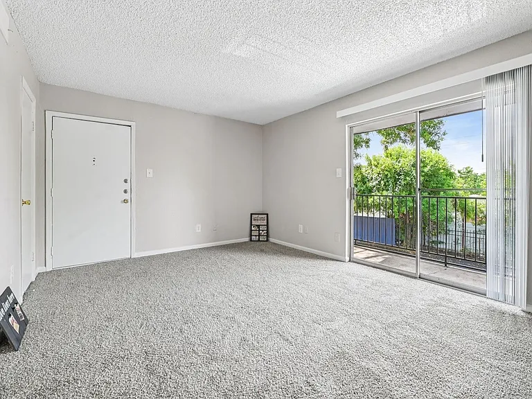 Pine Creek Apartments — Photo 13