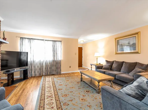 88 E Valley Stream Boulevard #6, Valley Stream, NY 11580