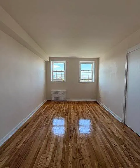 140-18 Burden Cres #2300 — Photo 2