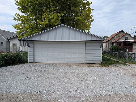 2nd image of 2219 5th Ave