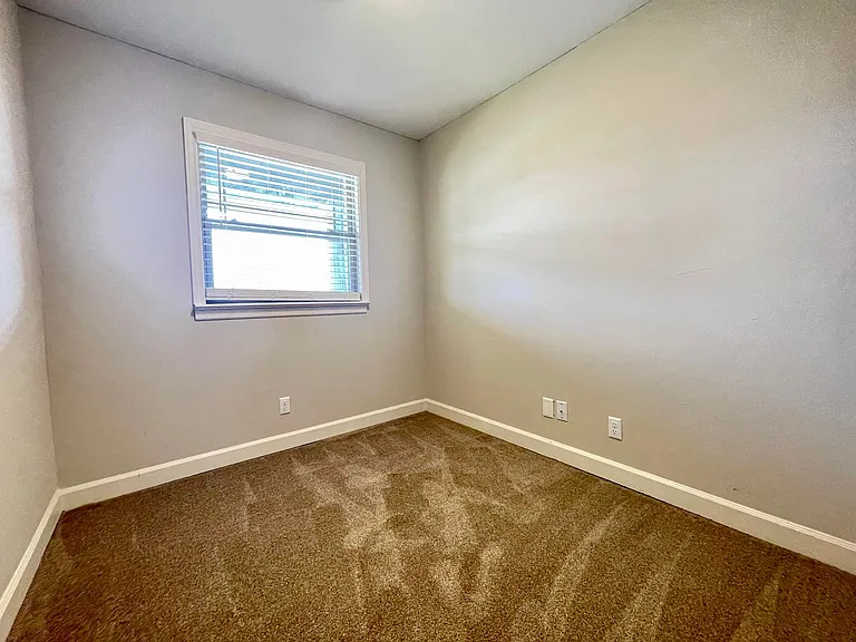 223 Raintree Ln — Photo 30