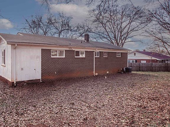 5th image of 11 El Paso Dr