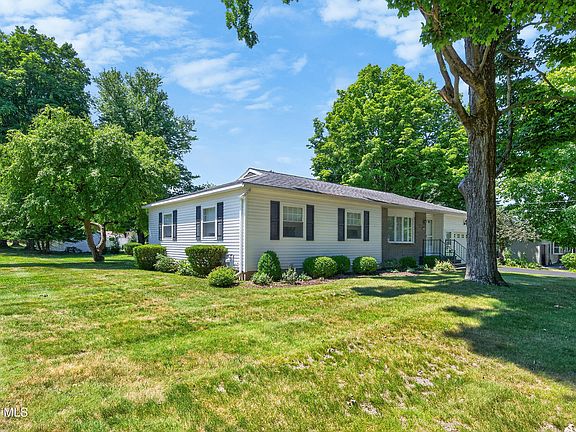 3rd image of 24 Wanda Court