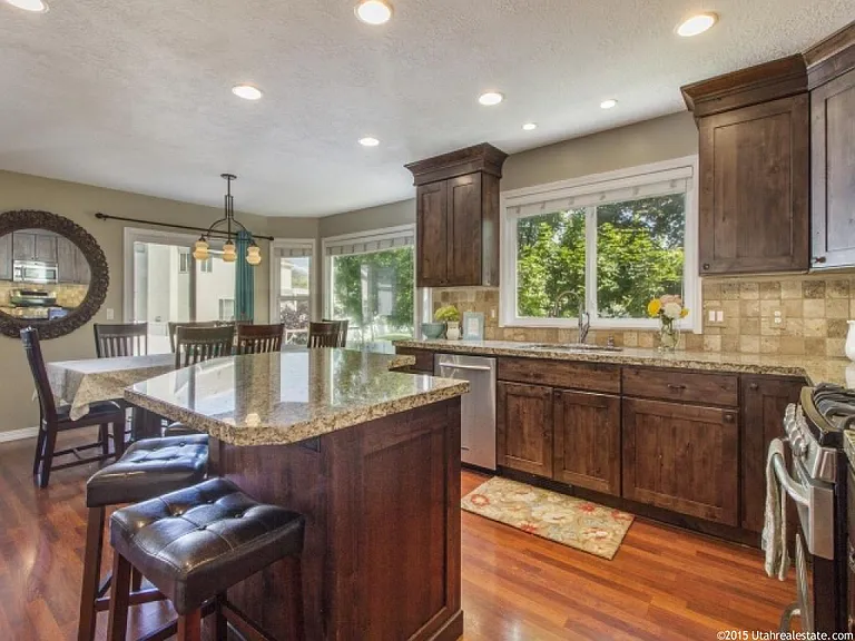 112 E Sweet Berry Dr — Photo 5