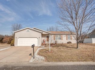 34066 Canoe Ct, Brighton, IL 62012