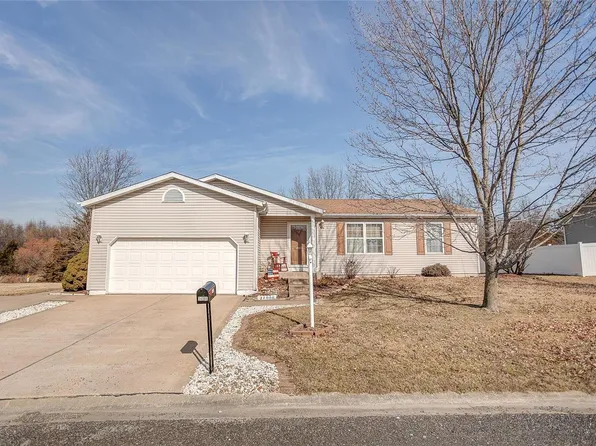 34066 Canoe Ct, Brighton, IL 62012