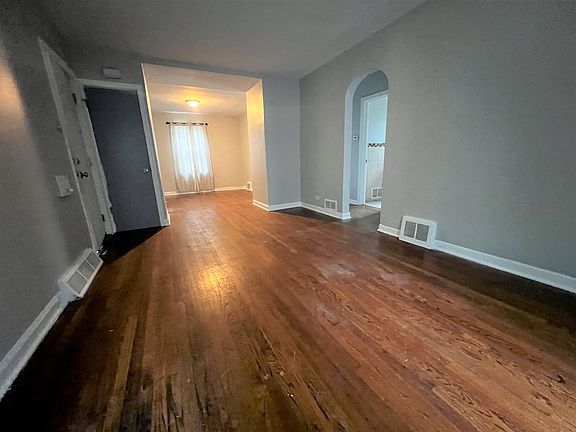 3rd image of 10144 S Oglesby Ave