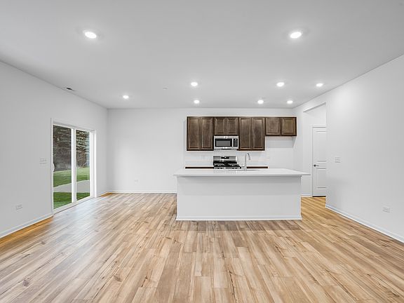 3rd image of 638 Cassia Ct