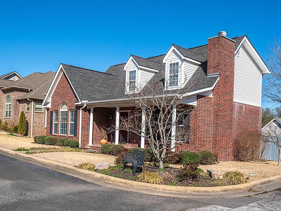 2nd image of 2 Graham Gardens Ln