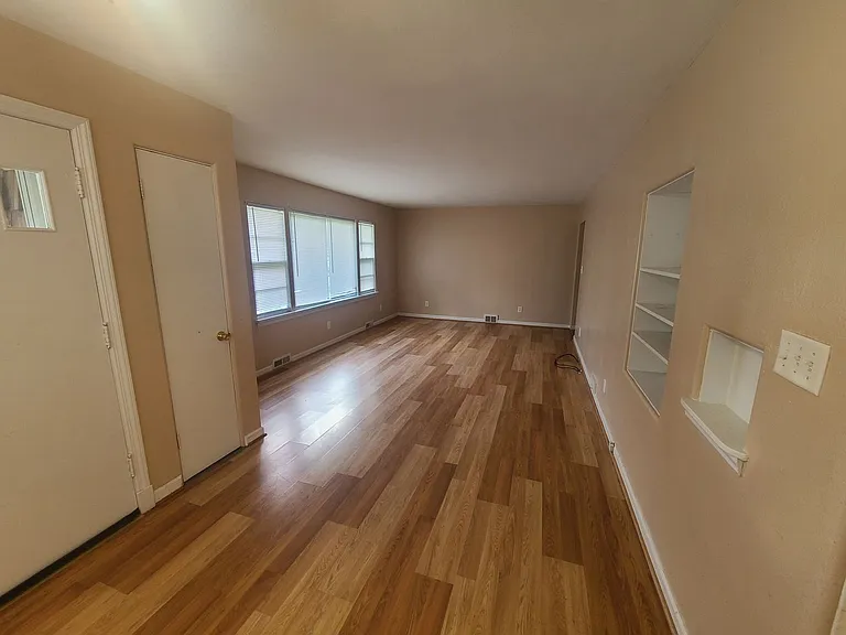1509 N Main St — Photo 3