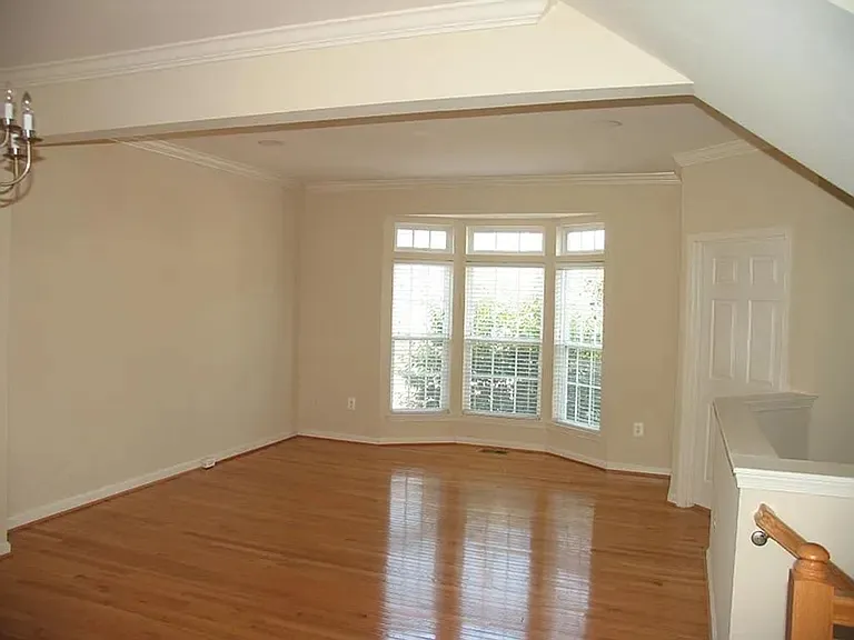 906 Bing Ln — Photo 7