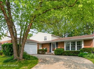 1606 S Surrey Ridge Dr, Arlington Heights, IL 60005