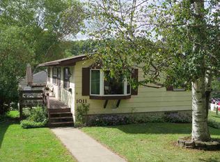 1011 River St, Decorah, IA 52101