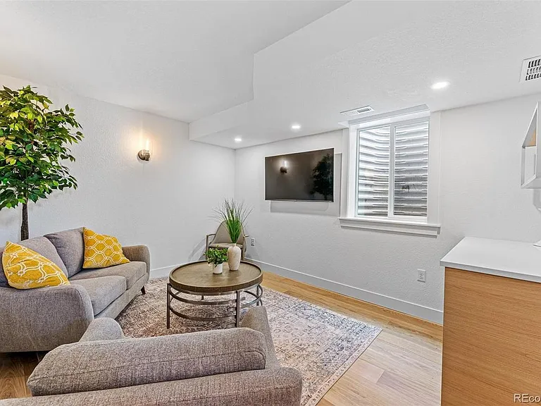1342 Yates St — Photo 13