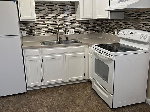 3rd image of 977 Royce Ave #981
