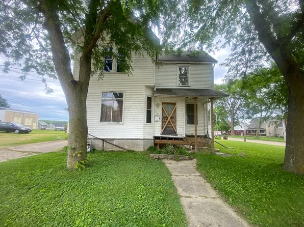 131 S 3rd St, Oregon, IL 61061