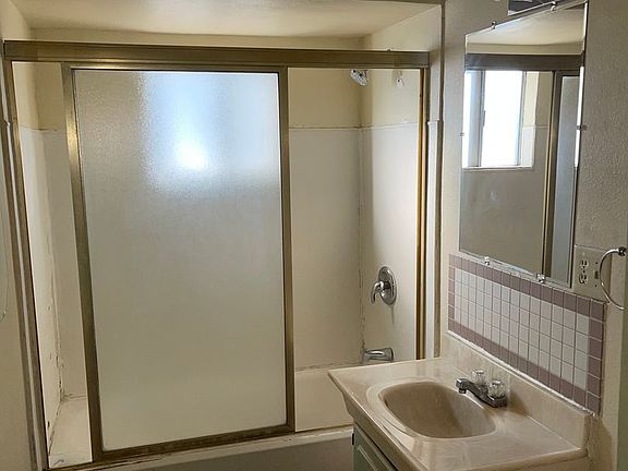 5th image of 22427 Cottonwood Ave