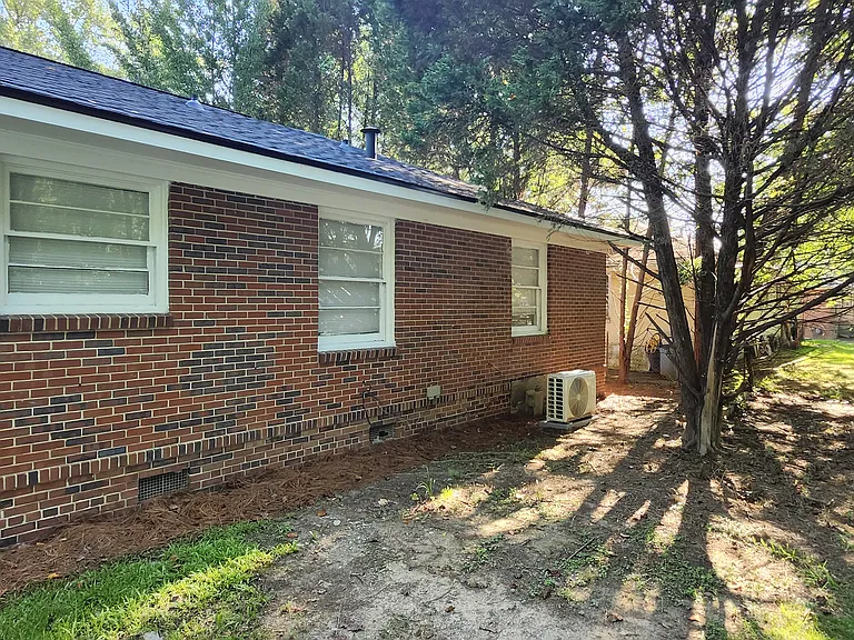 2752 Hawthorne Dr — Photo 15