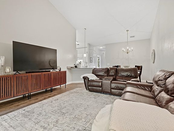 3rd image of 136 Westhaven Dr. #1G