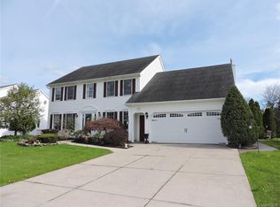 17 Sunburst Cir, East Amherst, NY 14051