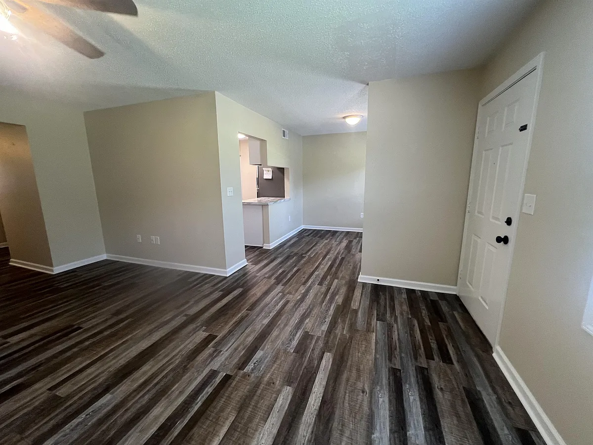 Building Photo - 907 Hillwood Dr #C