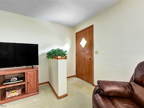 2nd image of 10088 Rosemere St