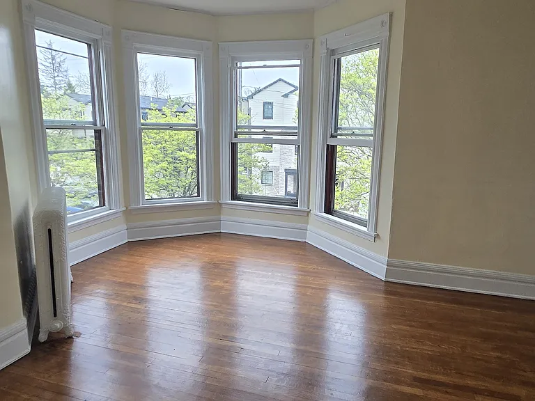 631 E Fulton St #5 — Photo 4