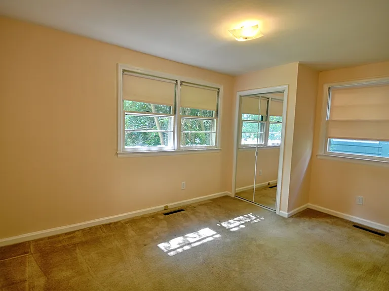 406 Hickory Dr — Photo 8