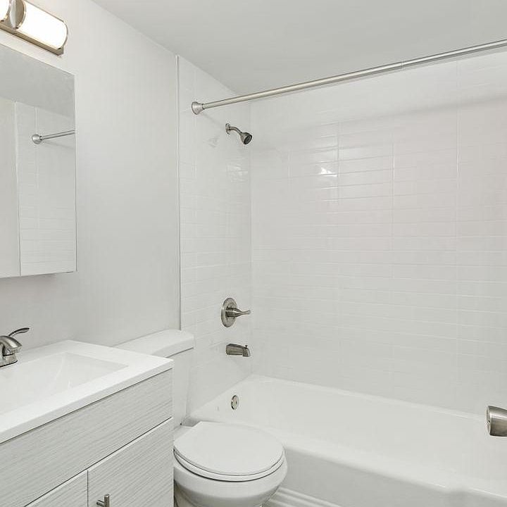 2nd image of 2101 Chestnut St APT 320
