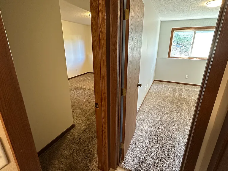 404 Whispering Ln — Photo 7