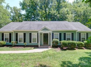 915 Somersby Ln, Matthews, NC 28105